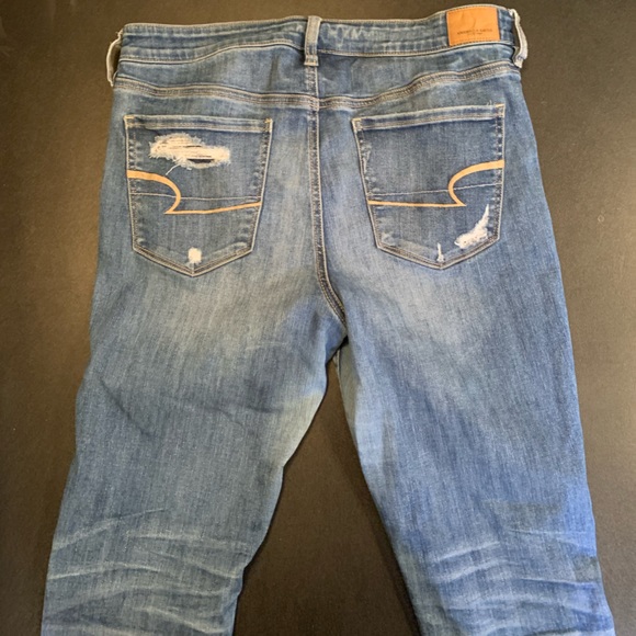 Women’s American Eagle Ripped Jeans - Picture 2 of 2